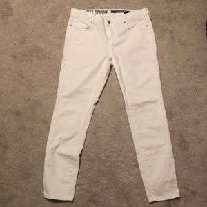 White skinny jeans